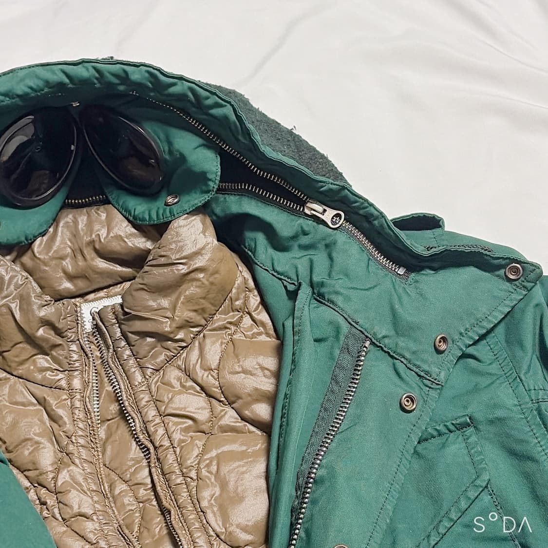 CP컴퍼니 고글 후드 그린 야상 자켓 상품이미지4
