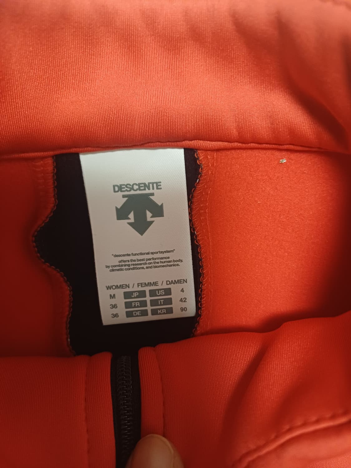 [정품] 데상트 여성용 윈터 러닝 기모 자켓 (90/M) - 상태 최상 상품이미지5