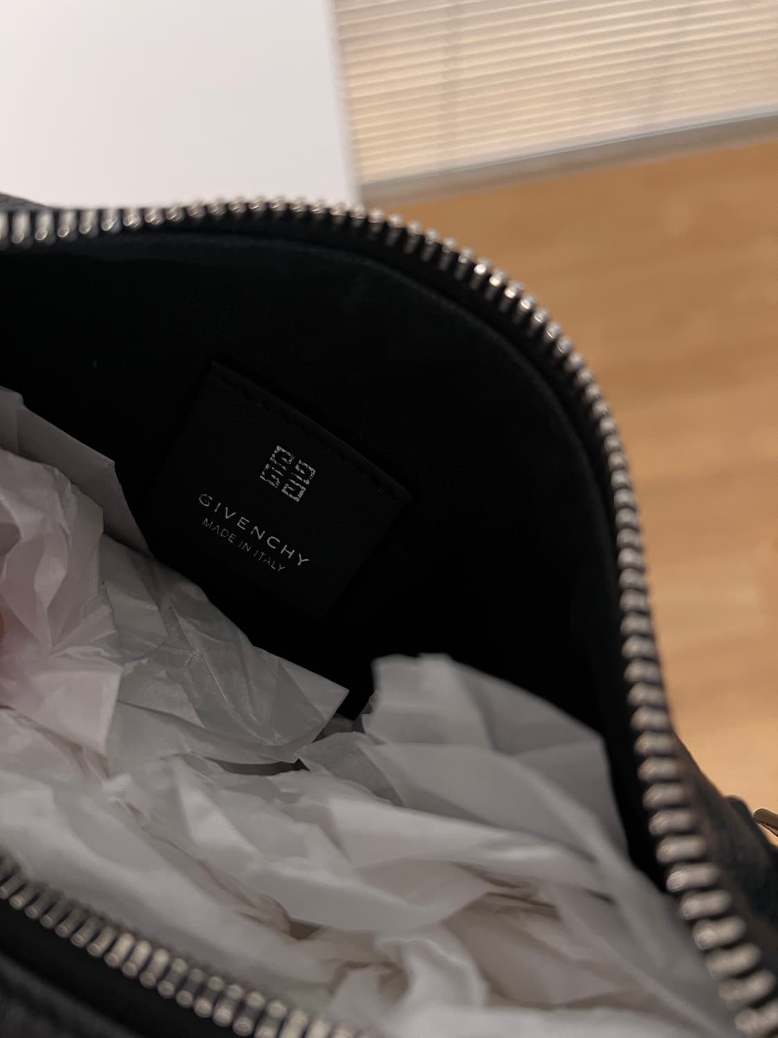 지방시 Voyou 미니 레더 숄더 백 상품이미지3