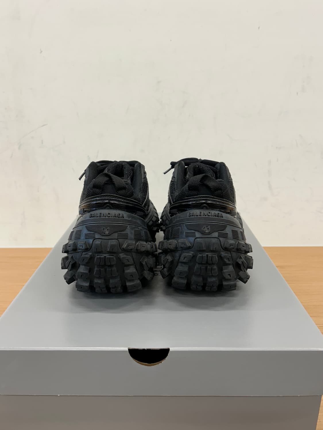 발렌시아가 디펜더 블랙 상품이미지4