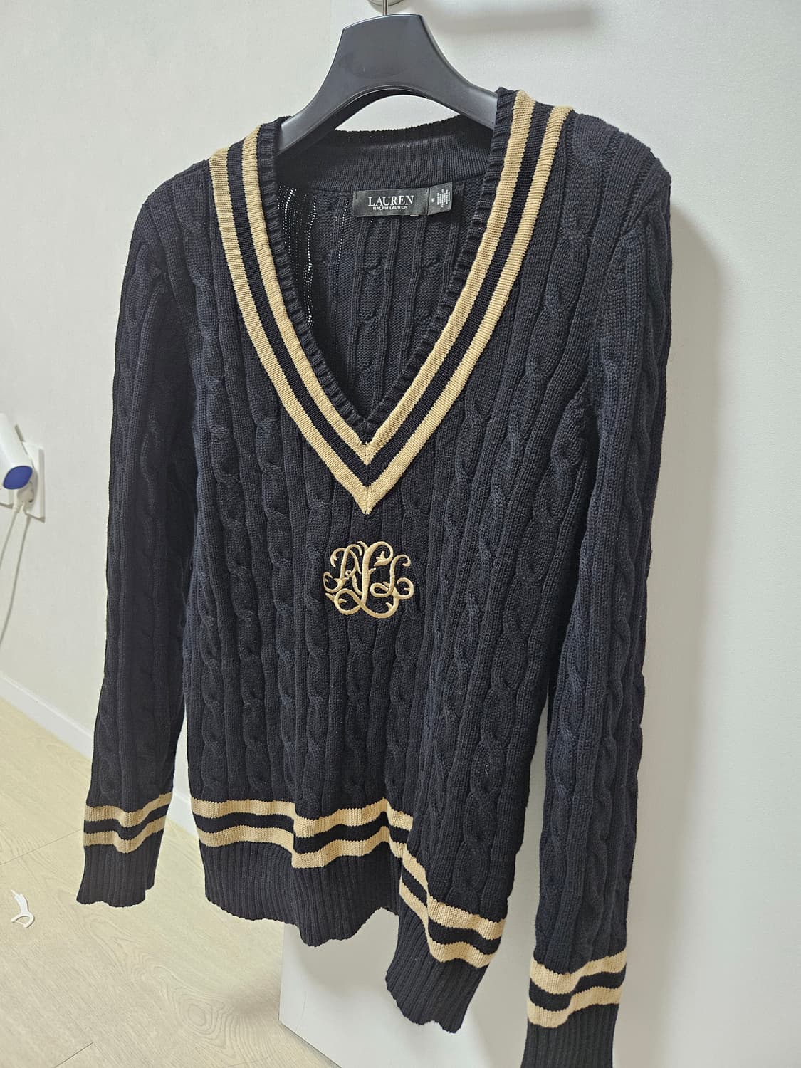 폴로 랄프로렌 케이블 브이넥 금장자수 니트 블랙라벨 m 상품이미지3
