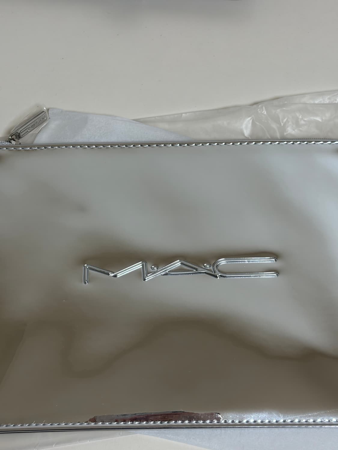 새상품) 맥 실버 유광 화장품 파우치  상품이미지3