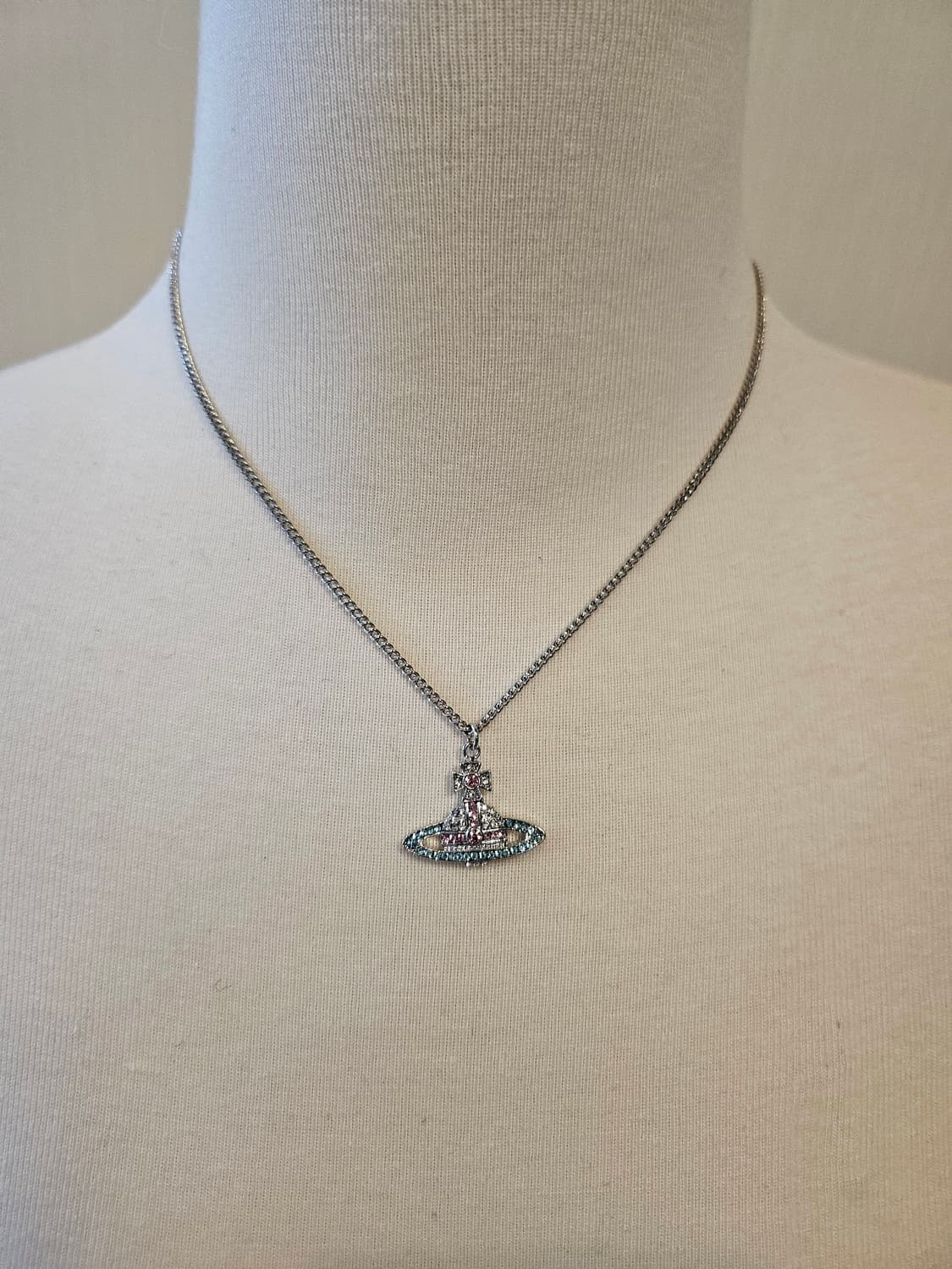 비비안웨스트우드 업사이클링 블루큐빅 목걸이 상품이미지6