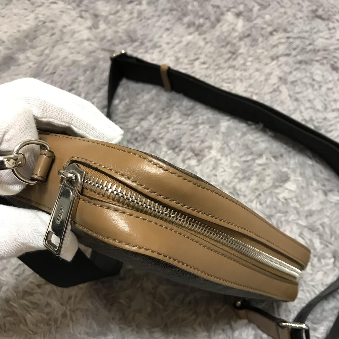 {closet}[크림제품]펜디 레더 패브릭 멀티컬러 카메라백 상품이미지9