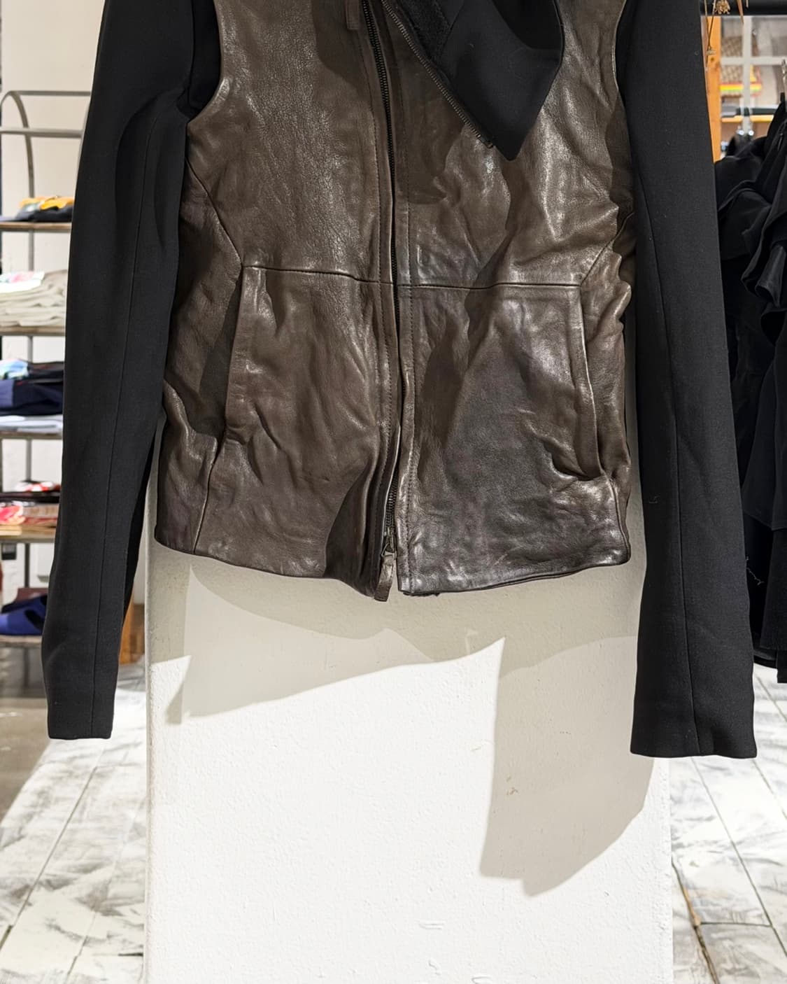 엠포리오 아르마니 카키 레더 집업 자켓 상품이미지5