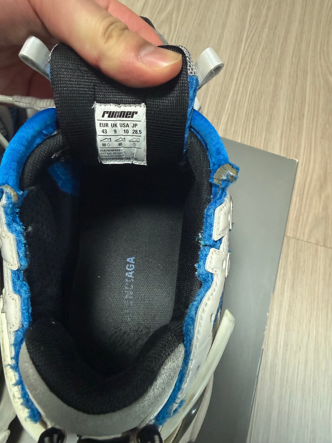 발렌시아가 러너 43사이즈 판매합니다 상품이미지3