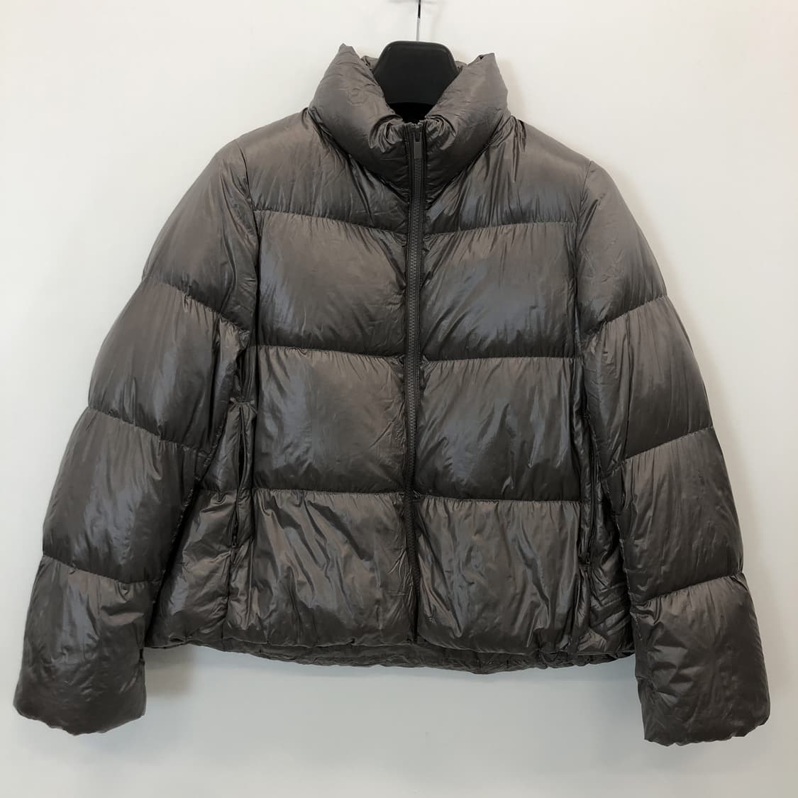 유니클로 울트라라이트 샤이니 푸퍼패딩 M 상품이미지1