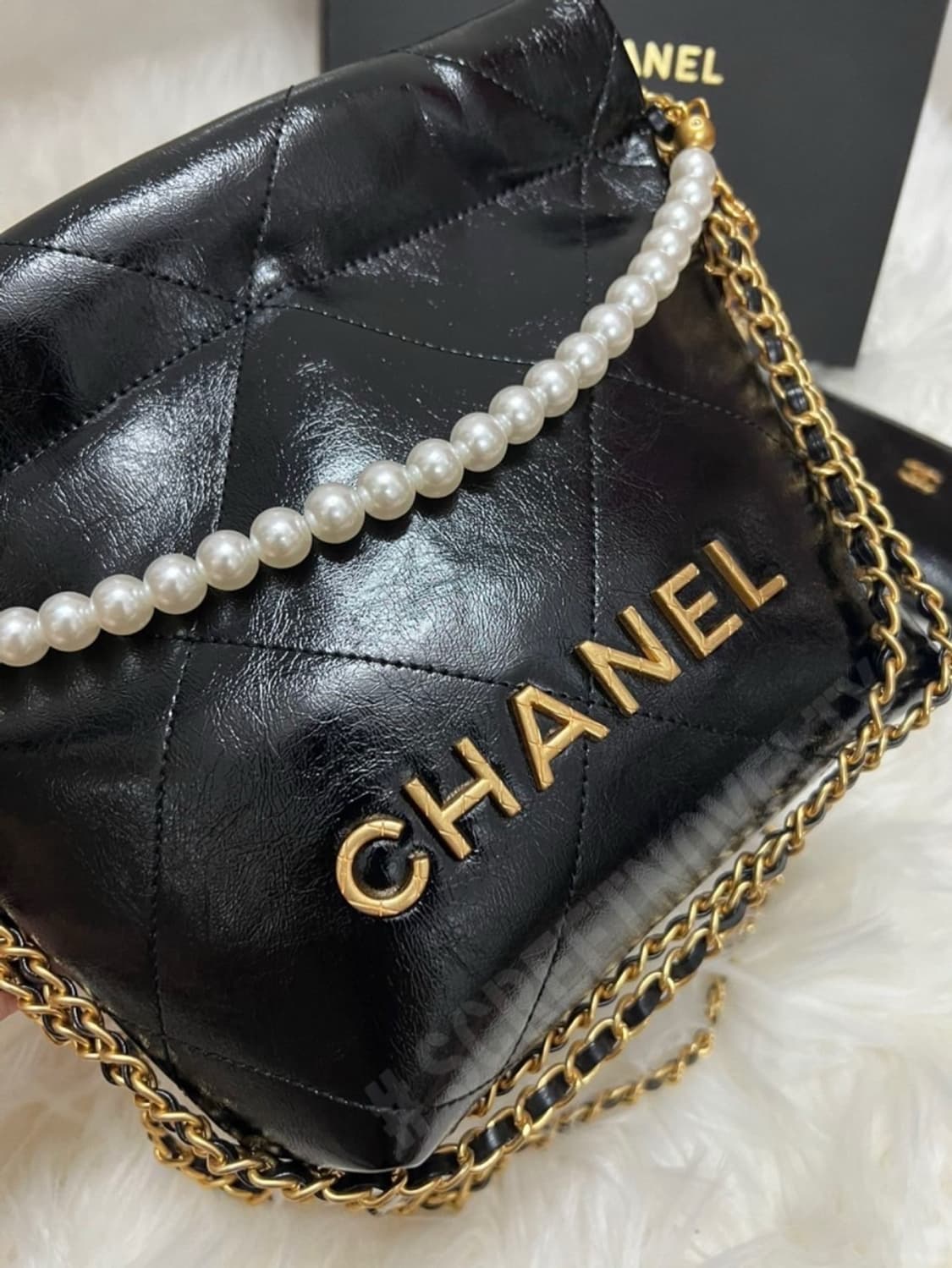 샤넬VIP 진주 미니핸드백 빅로고 크로스바디  & 파우치 상품이미지4