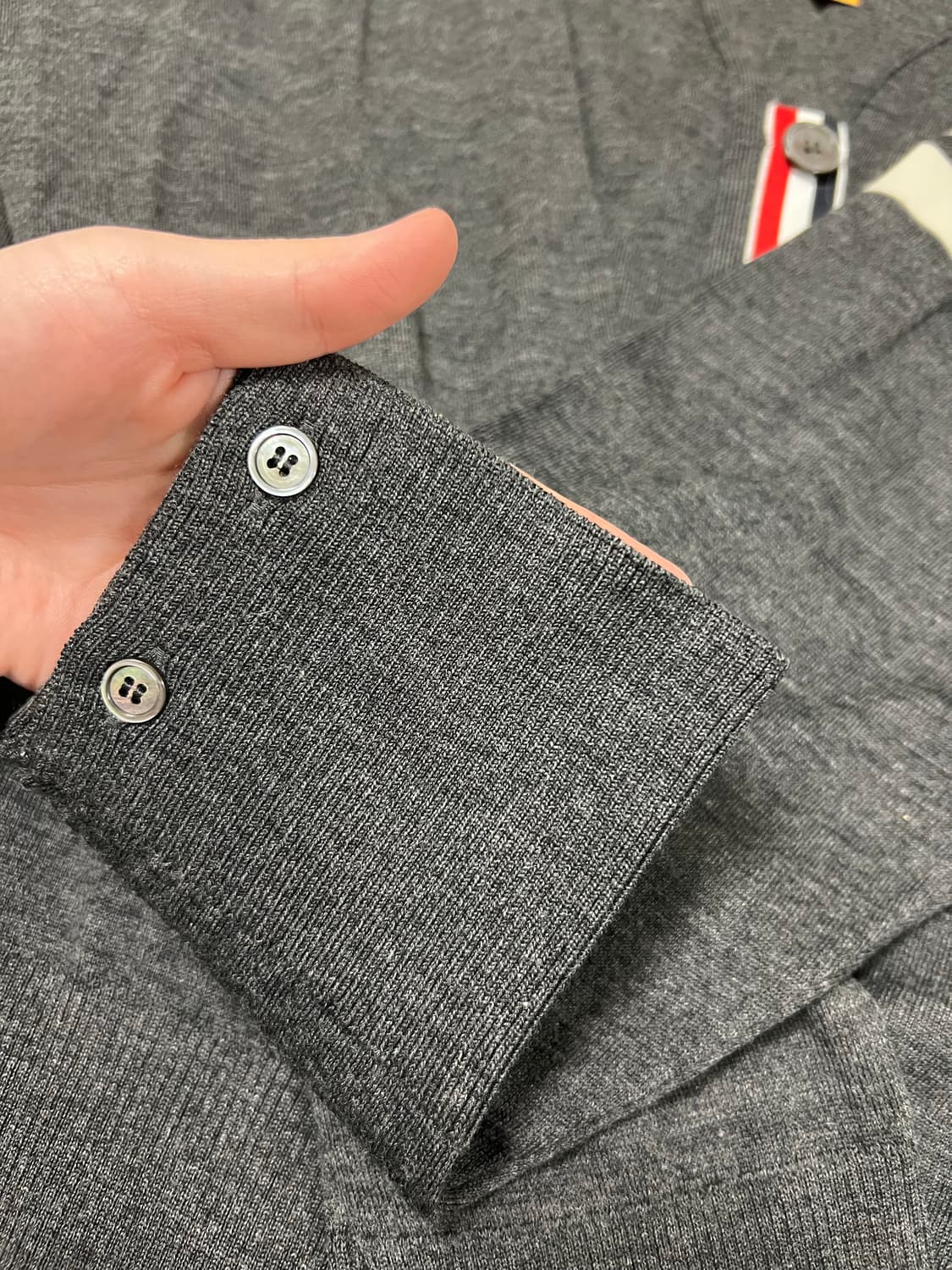 톰브라운 4바 가디건 MKC002A 사이즈3 /택 보유 /상태 A급 상품이미지5