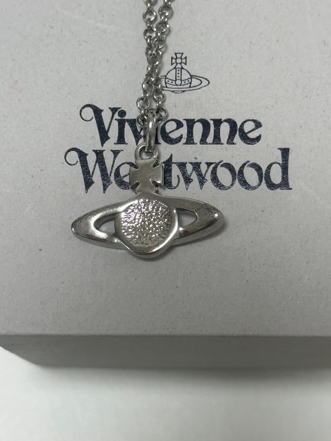 비비안웨스트우드 미니 바스 릴리프 팬던트 네크리스 상품이미지3