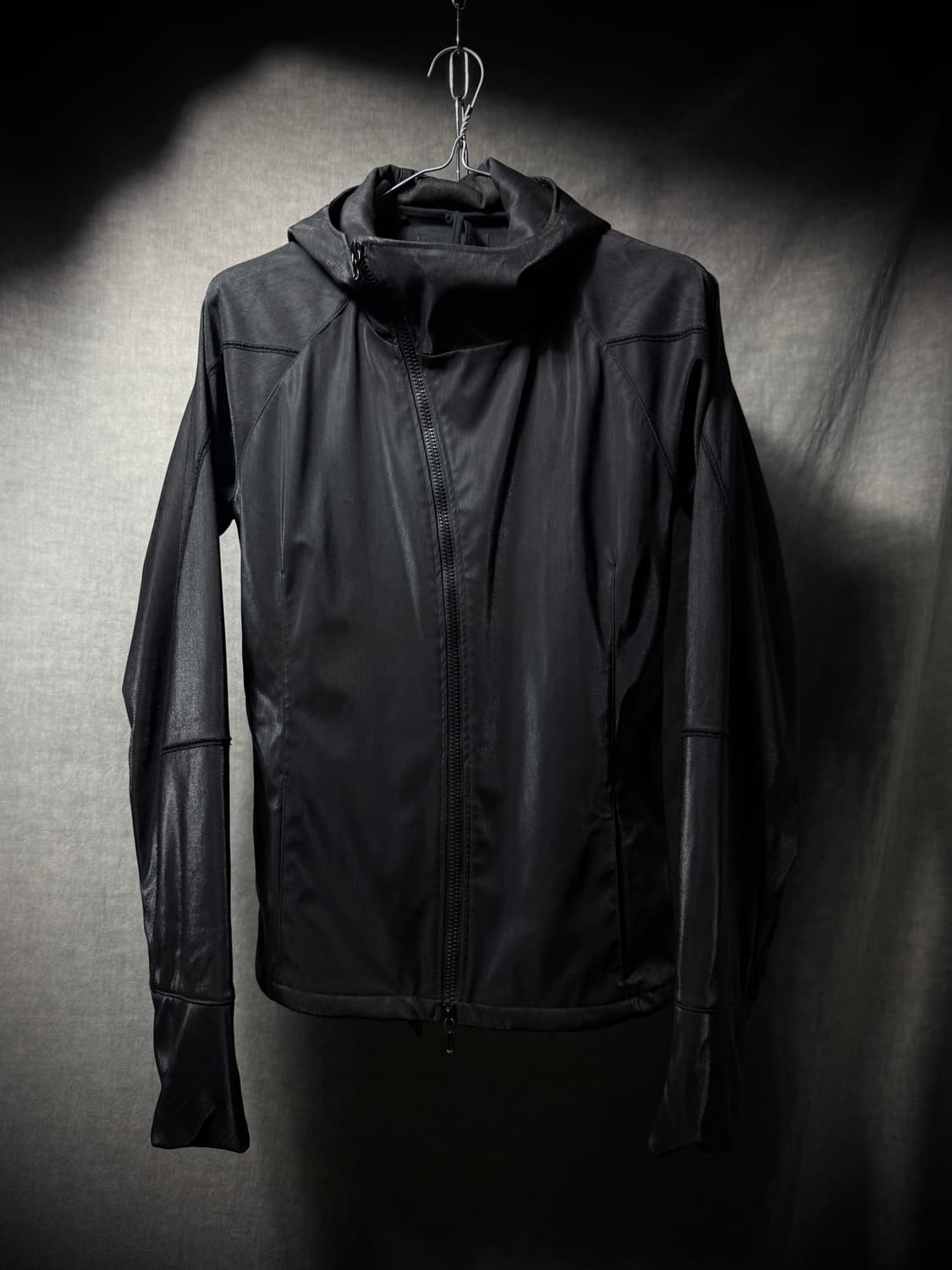 립반윙클 비대칭 하이넥 코팅 후드집업 상품이미지3