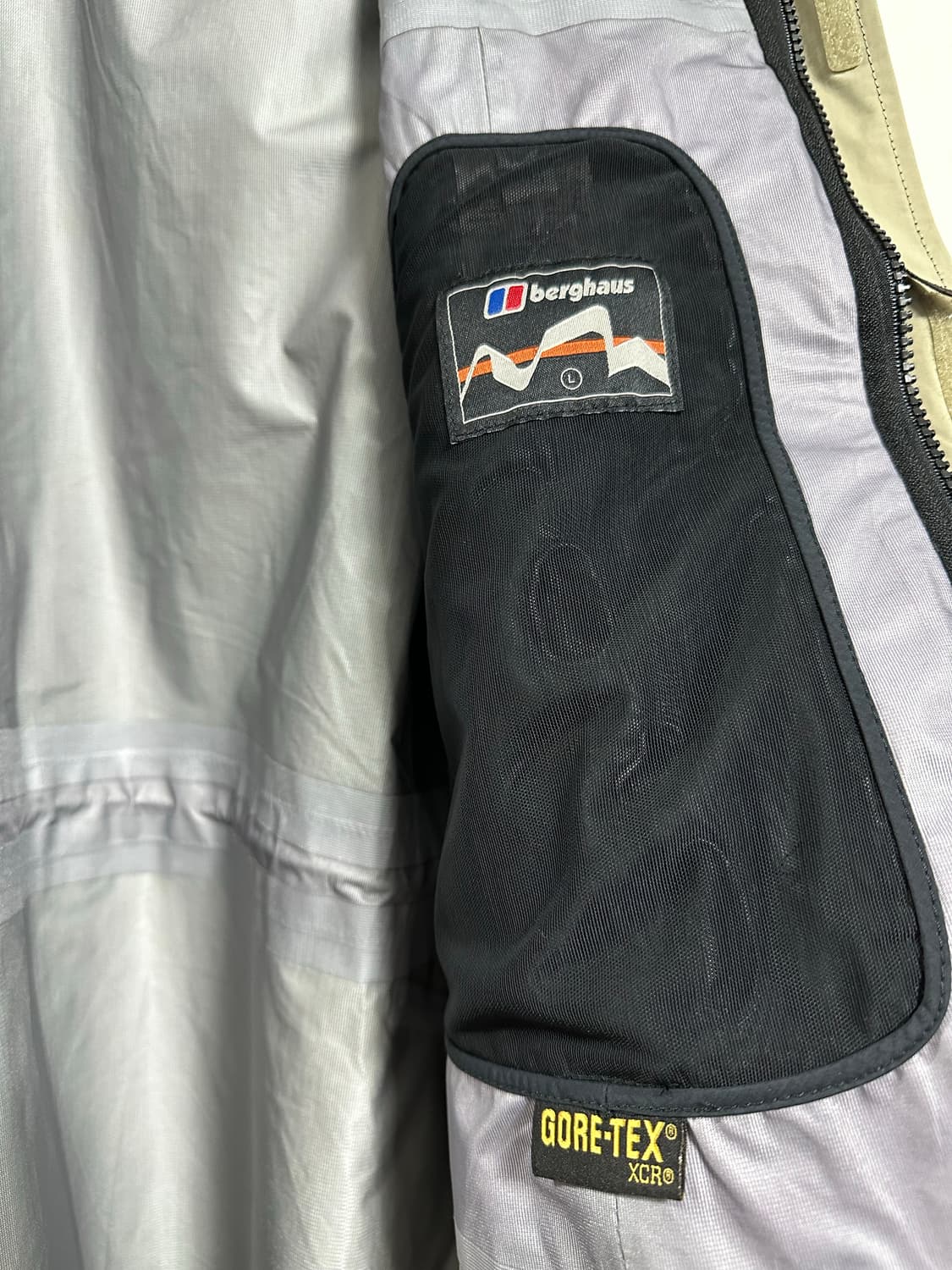 버그하우스 고어텍스 XCR 바람막이 상품이미지5