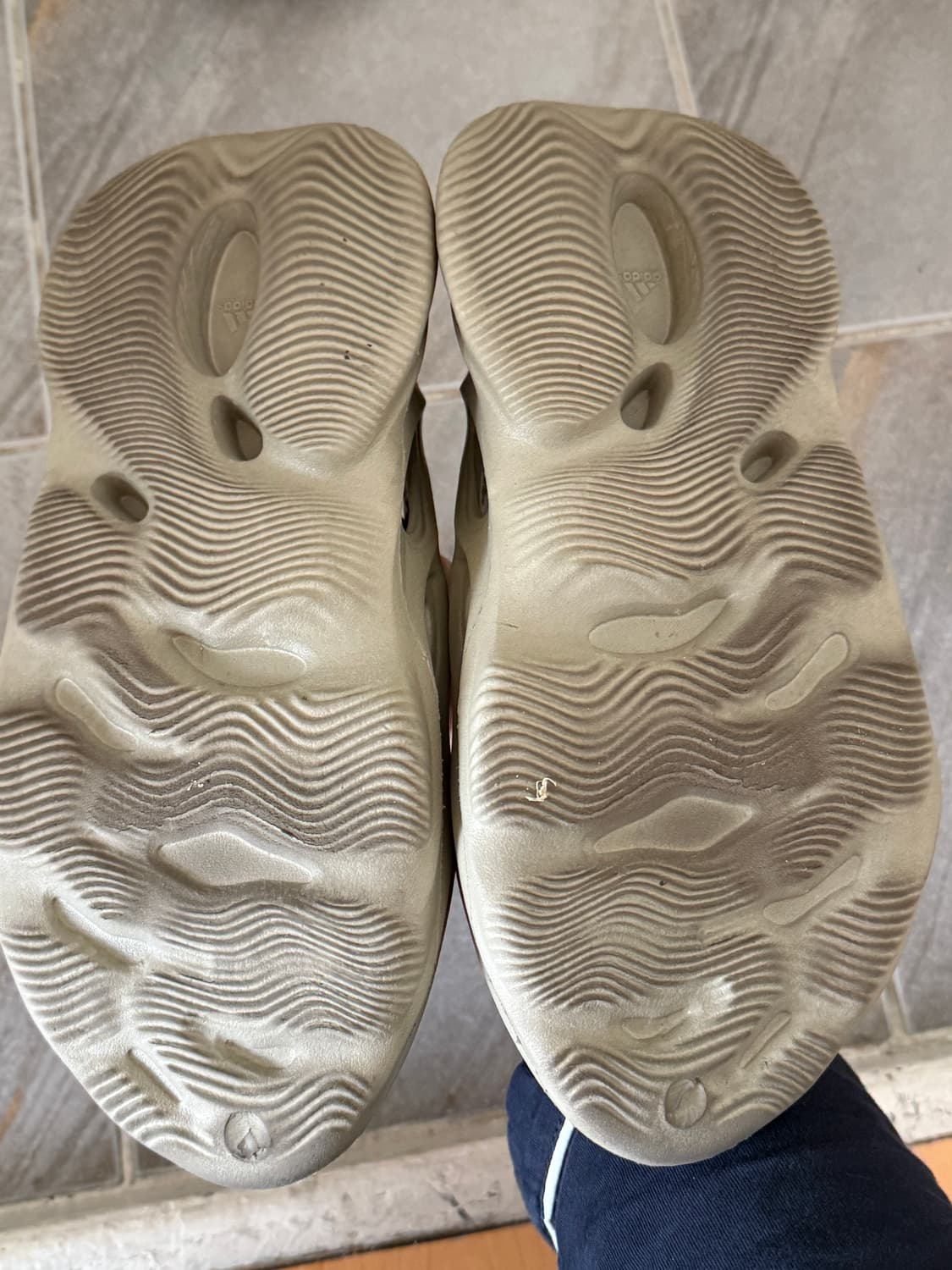 아디다스 이지폼러너 스톤솔트 265 상품이미지2