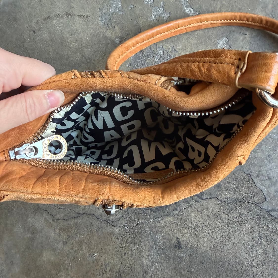 마크제이콥스 지퍼 디테일 미니 크로스백 상품이미지6