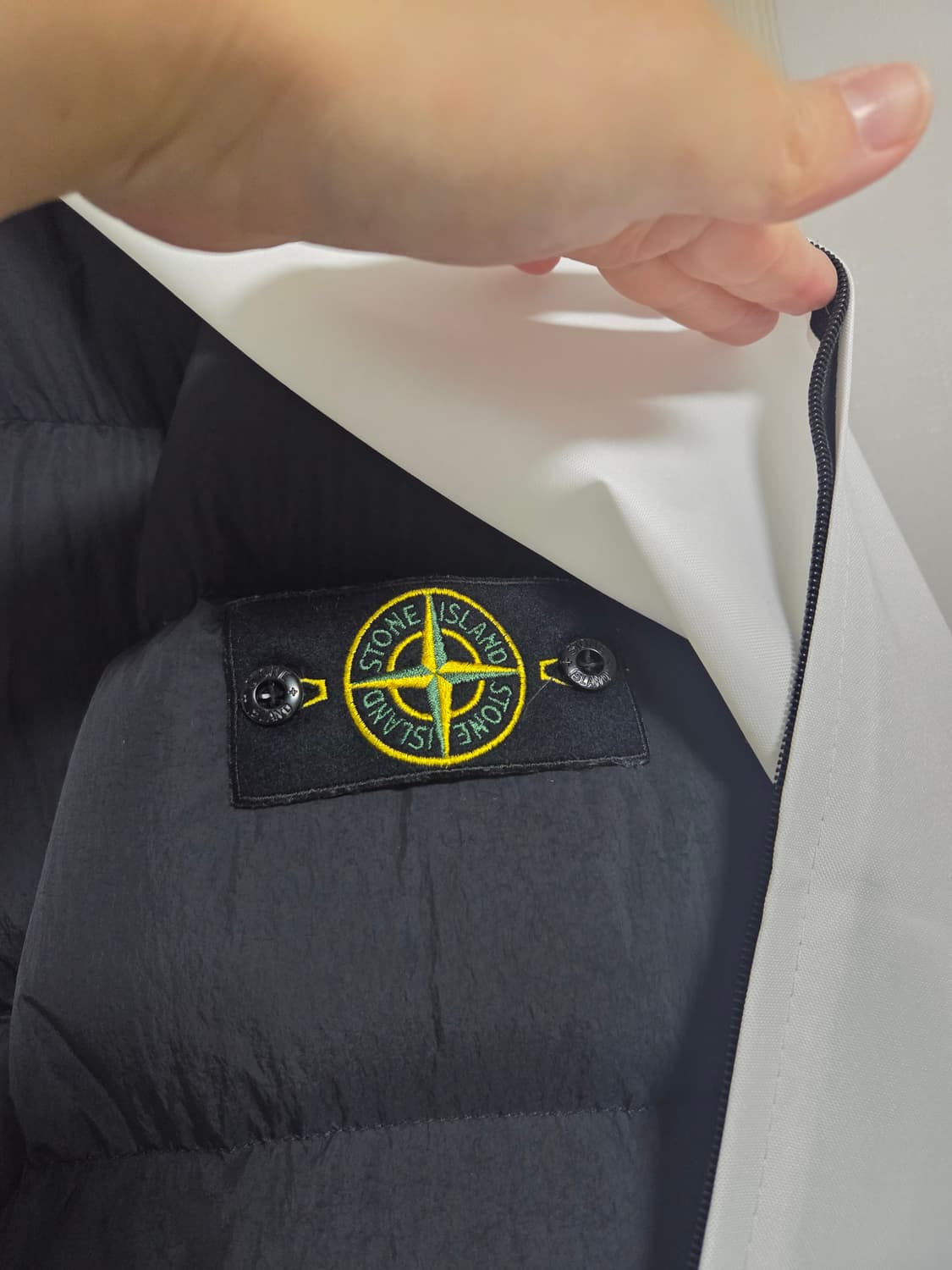 스톤아일랜드 23FW 크링클랩스 논후드패딩 블랙 상품이미지5