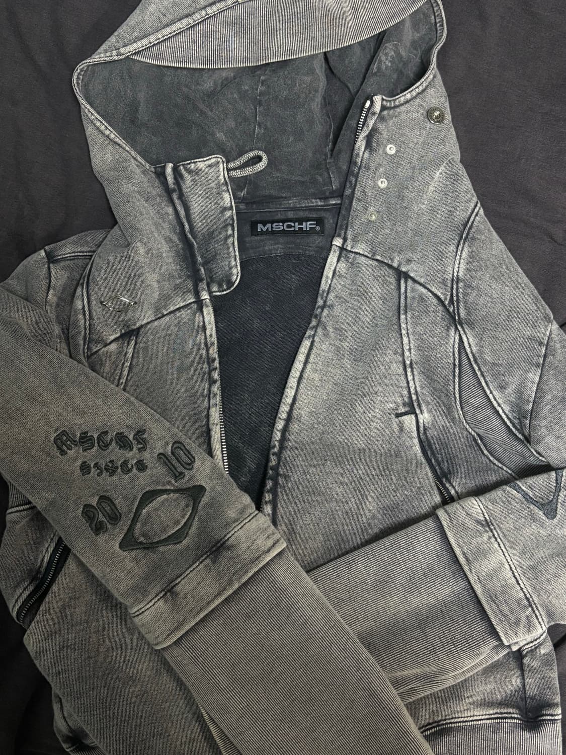 미스치프 컷오프 후드 차콜 L 상품이미지1