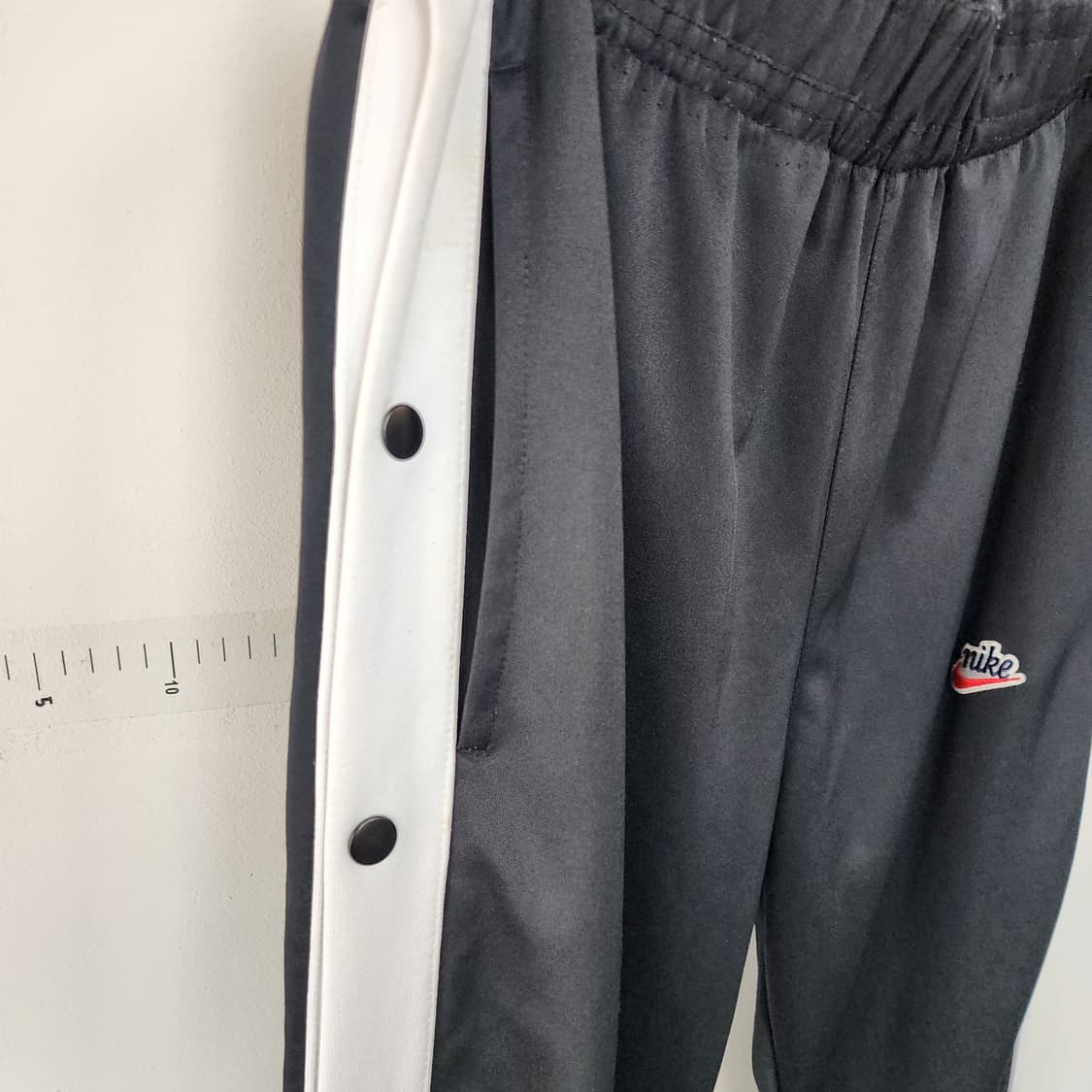 나이키 검정색 사이드 버튼 트랙 팬츠 상품이미지3