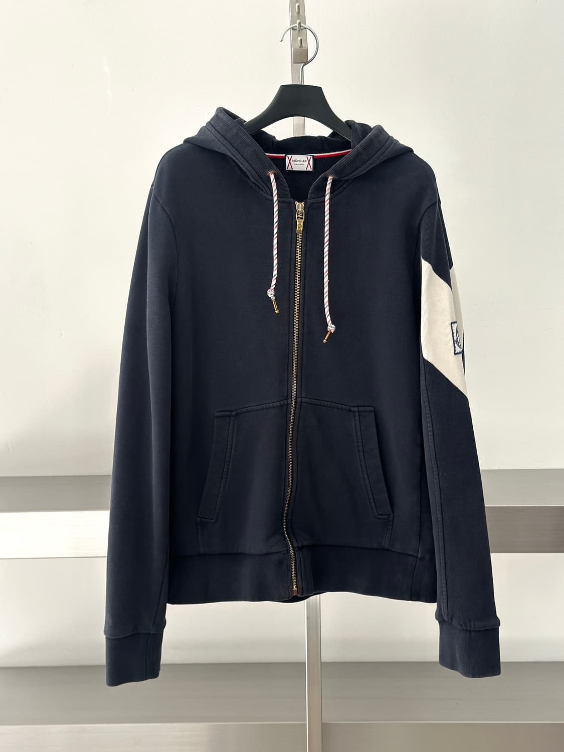 몽클레어 네이비 감마블루 후드집업  상품이미지2