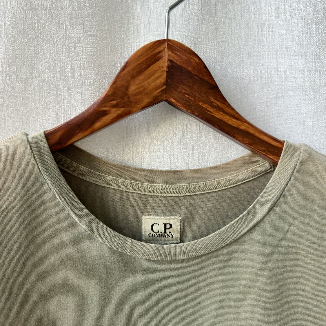 CP 컴퍼니 렌즈 로고 프린팅 반팔 티셔츠 카키 105 상품이미지6