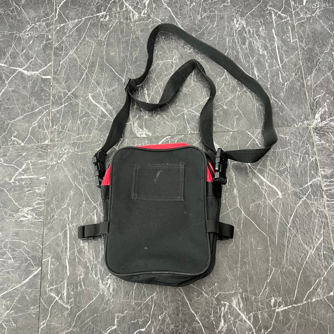 오클리 아이콘 미니백 상품이미지3