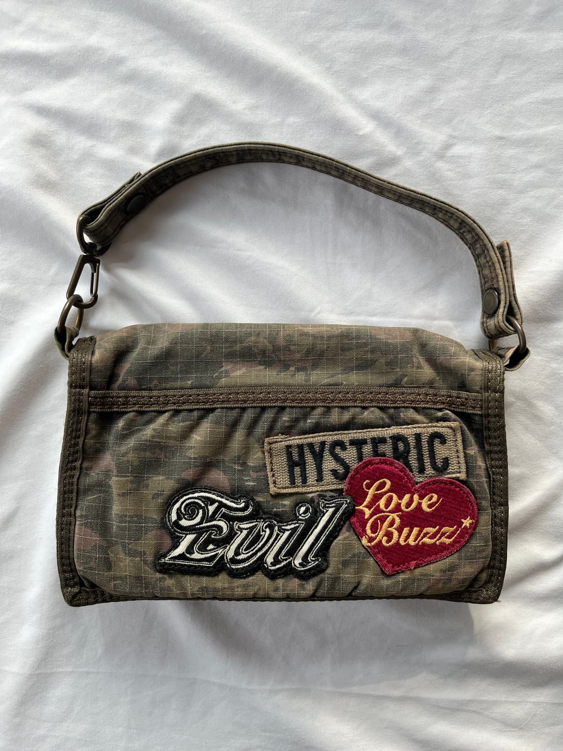 히스테릭 글래머 아카이브 카모 이블 러브버즈 패치 숄더 백 상품이미지1