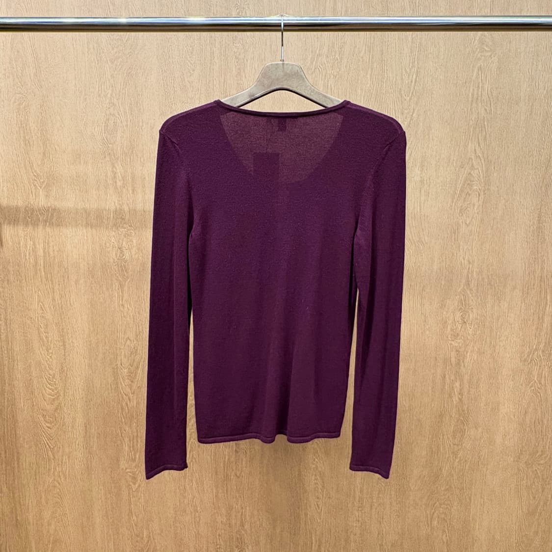 휴고 보스 니트 가디건 러플 벨벳 트리밍 클래식 훅 버클 디테일 버건디 상품이미지3