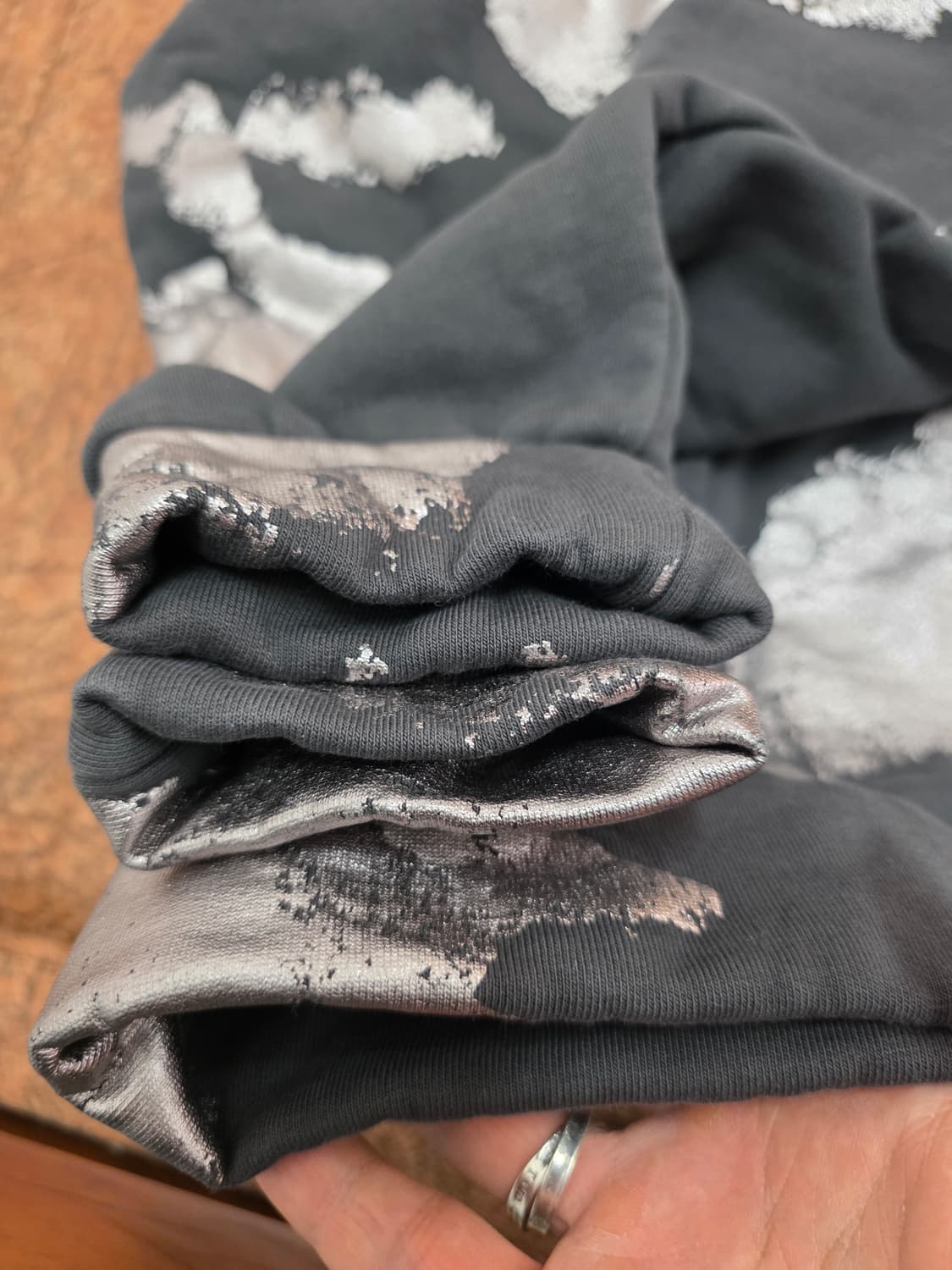 COS 코스 루즈핏 글리터 프린팅 기모 맨투맨 M 상품이미지5