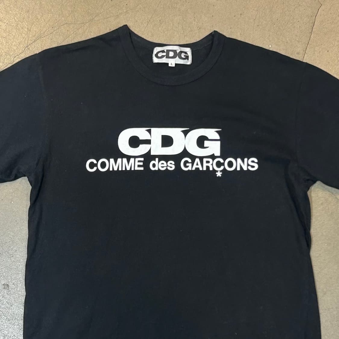 L 꼼데가르송 빅로고 블랙 반팔 티셔츠 상품이미지1