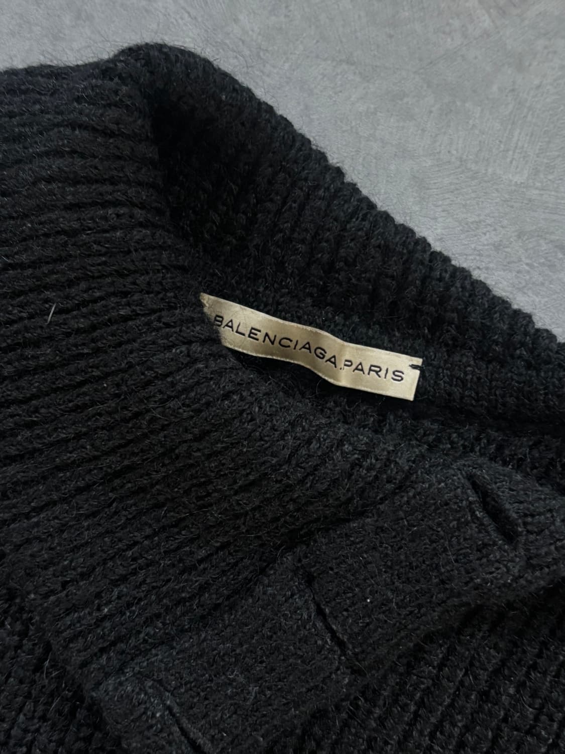 BALENCIAGA 발렌시아가 모헤어 버튼 터틀넥 니트 상품이미지6