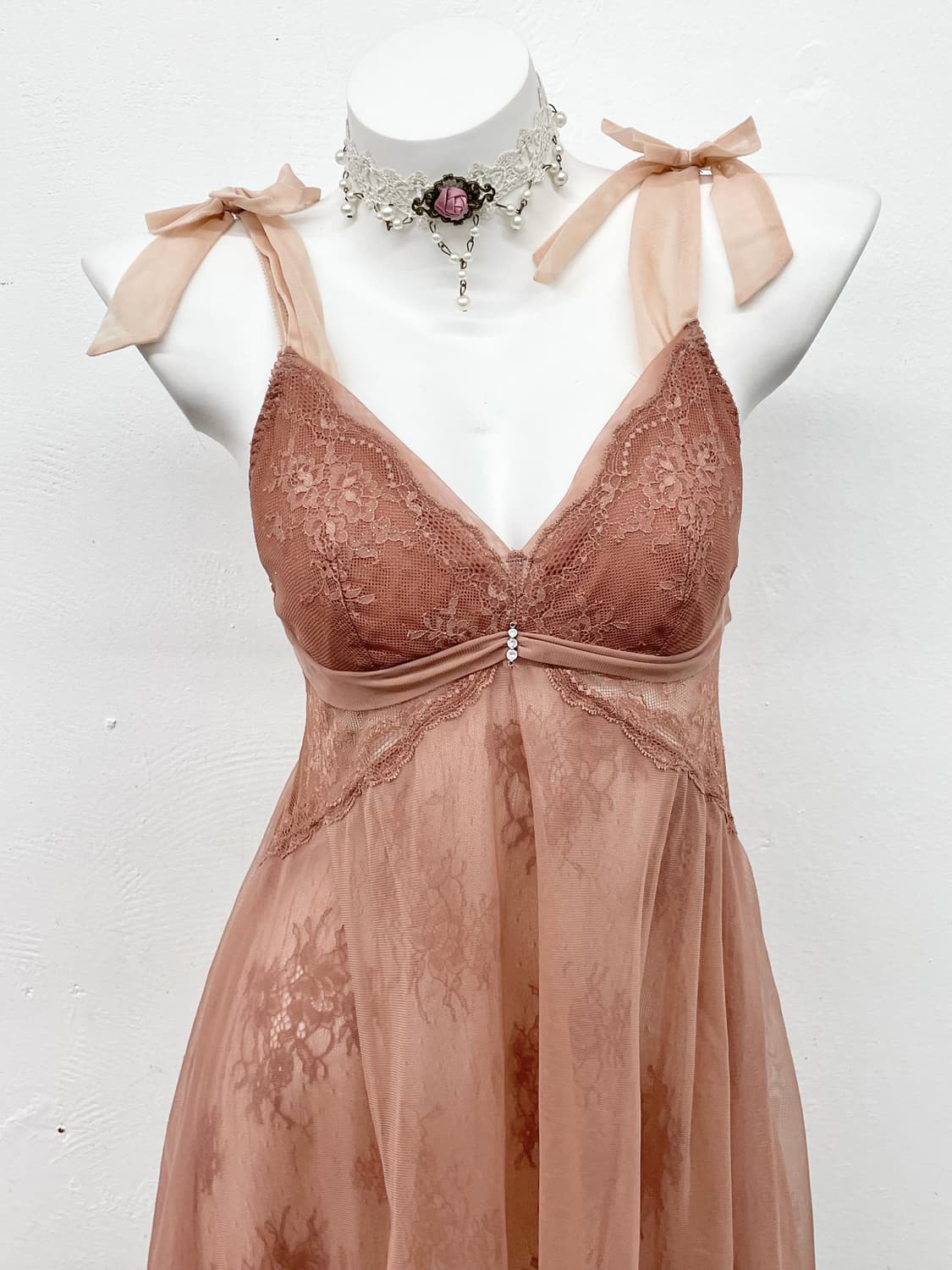 에블린 시어 레이스 리본 슬립 상품이미지2