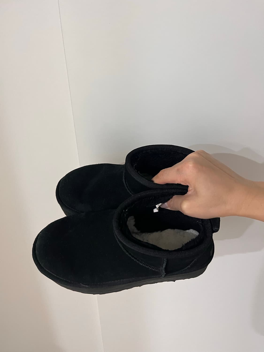 UGG 클래식 울트라 미니 플랫폼 부츠 블랙 (240) 미국어그 상품이미지4