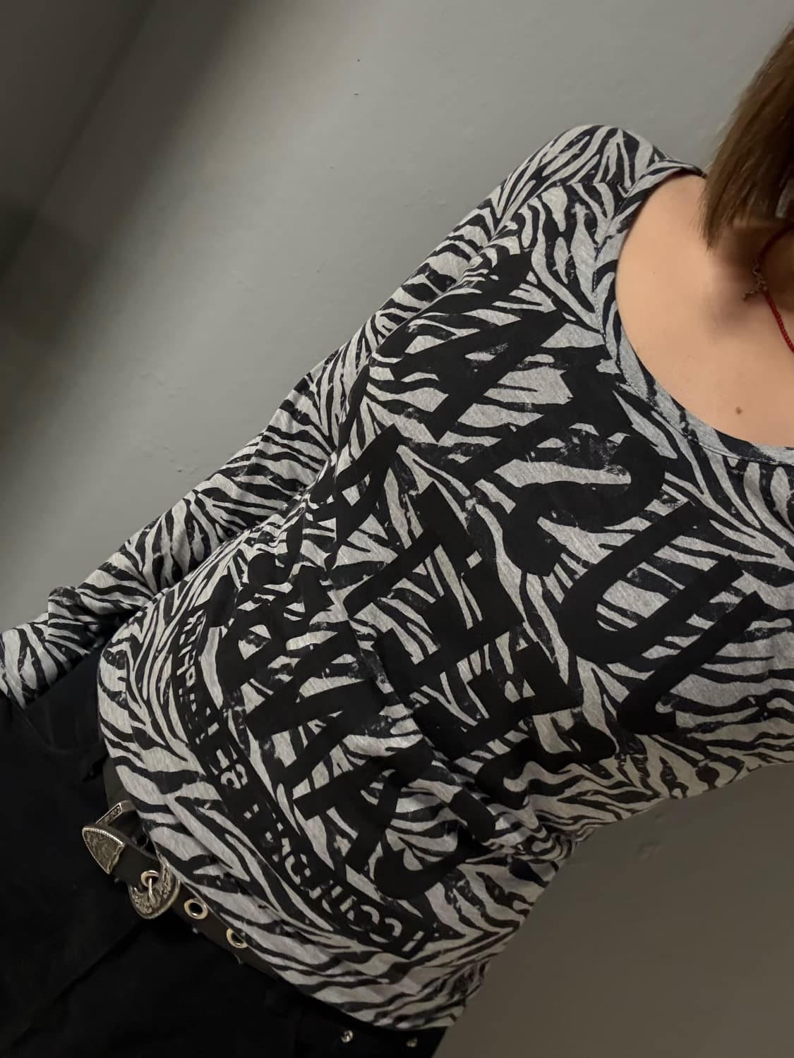 zebra pattern lettering long sleeve 상품이미지1