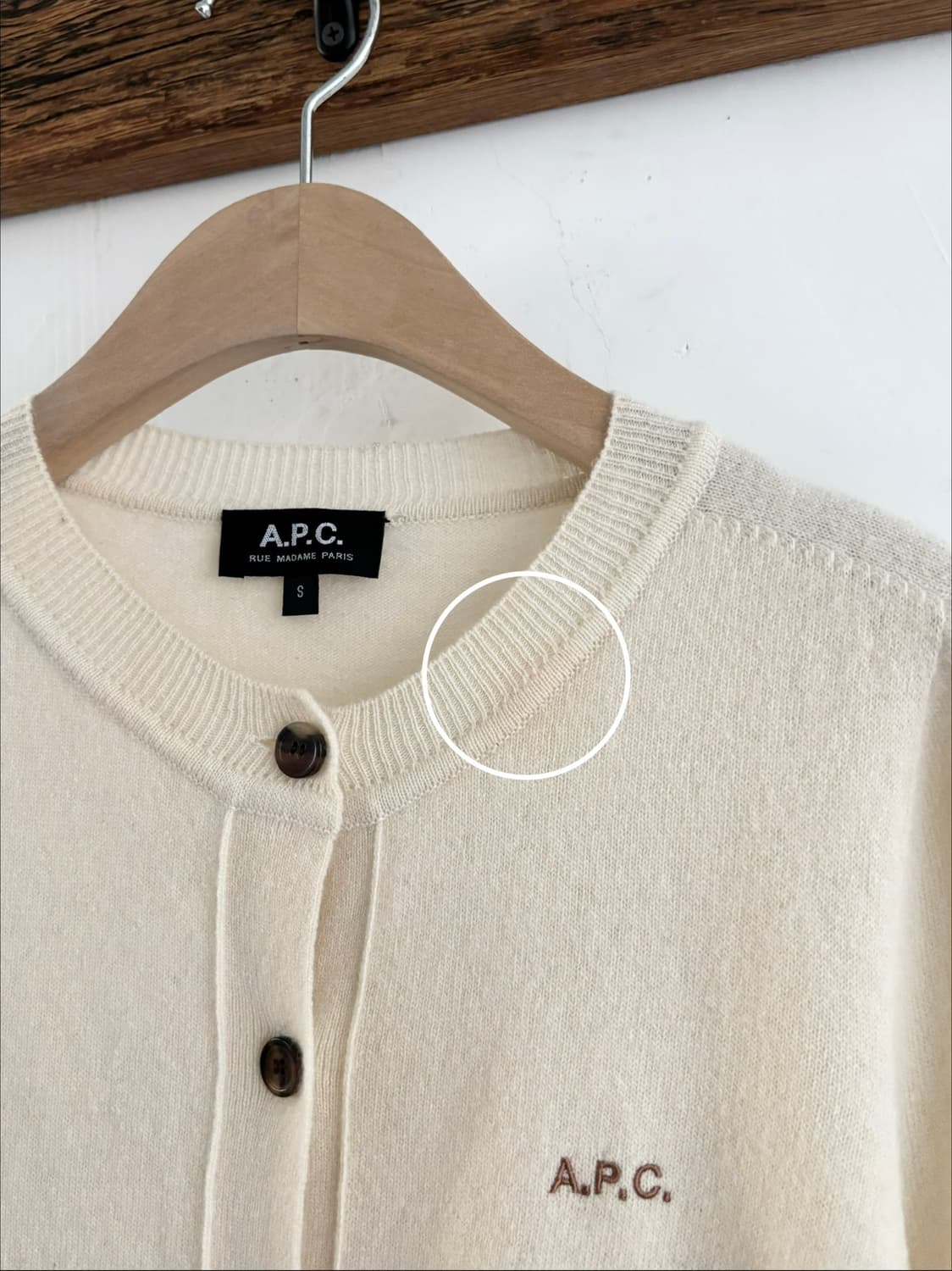 A.P.C. 아페쎄 캐시미어10 자수로고 아이보리컬러 라운드넥 가디건 상품이미지9