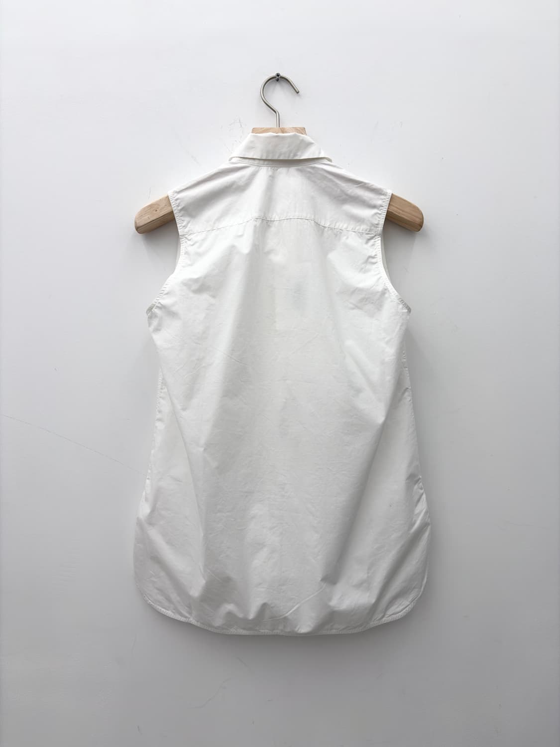 FLOWER DETAIL SLEEVELESS SHIRT 상품이미지7