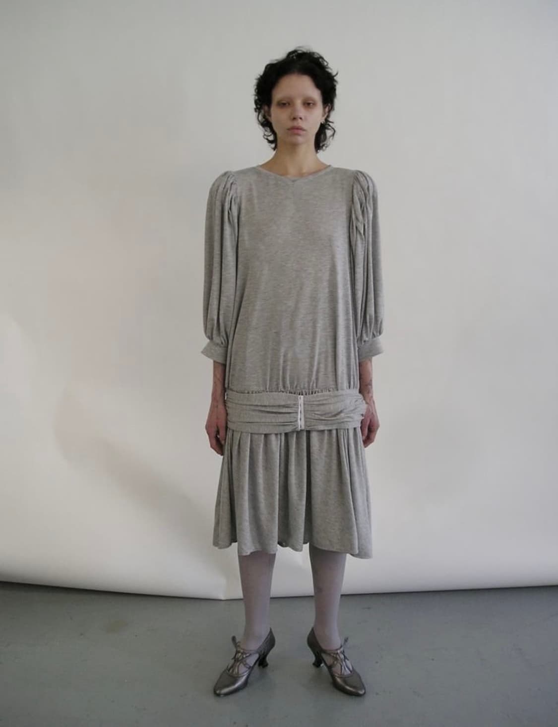 에옹쓰 아르누보 드레스 그레이 구해요 상품이미지1