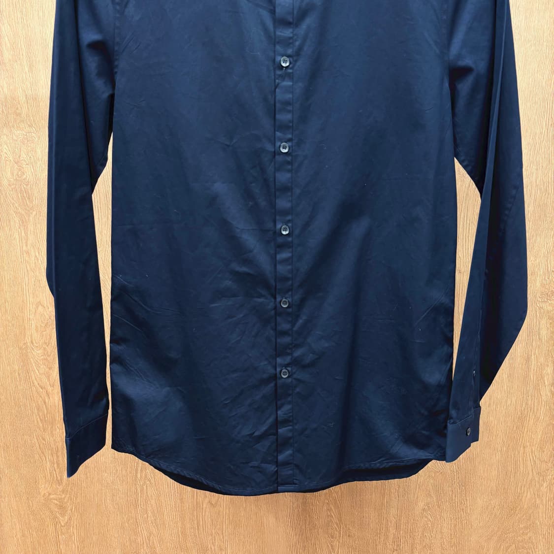 캘빈클라인 베이직 긴팔 셔츠 미니멀 플레인 버튼 커프스 디테일 네이비 상품이미지5