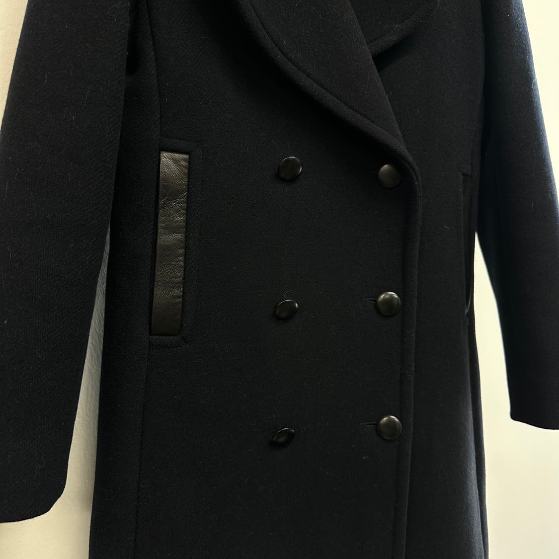 산드로 램스킨 레더 디테일 울 코트 상품이미지4