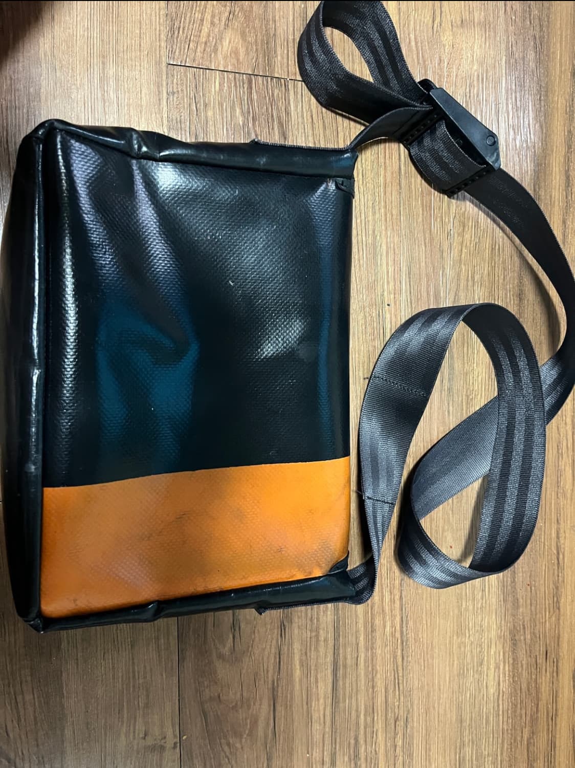 프라이탁 라씨 블랙(검정/주황) 팝니다 상품이미지2