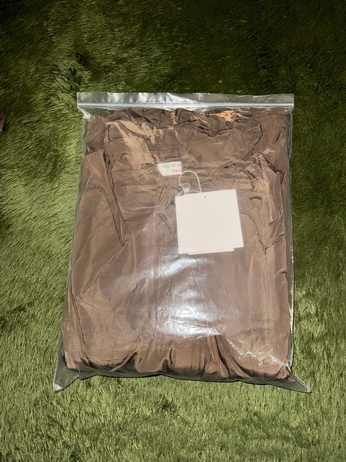 [L] 더뮤지엄비지터 하트 엠보스드 폴리 자켓 브라운 상품이미지10