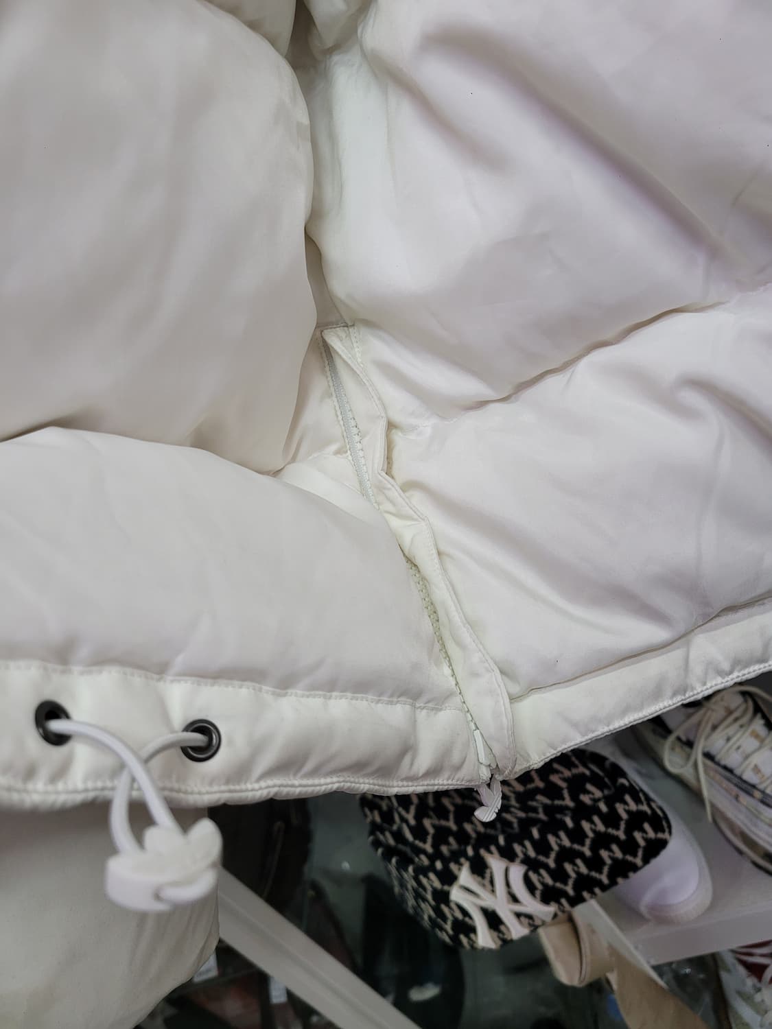 ADIDAS DOWN PUFFER 아이보리 화이트 패딩 (오리털) 상품이미지4