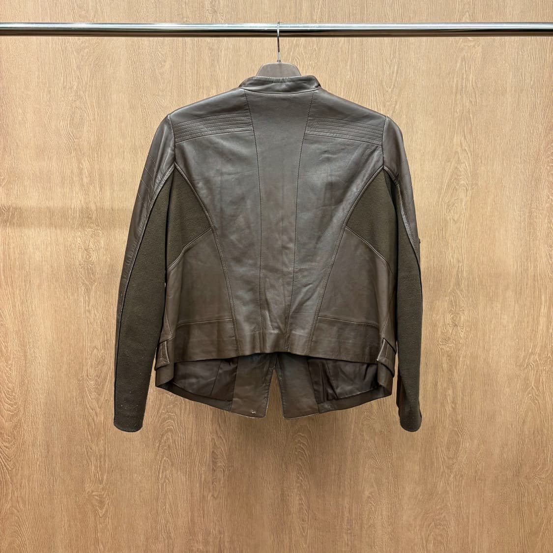 빈티지 레더 라이더 자켓 소매 스트레치 패널 배색 포켓 디테일 브라운 상품이미지3