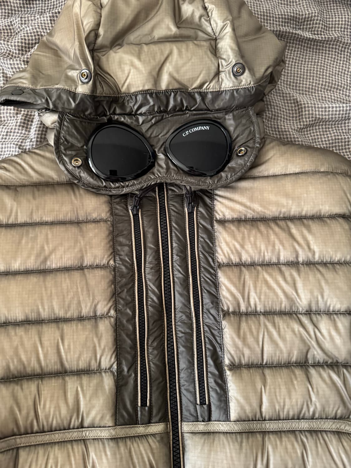 Cp컴퍼니 dd쉘 고글 경량패딩 펀가이 그레이 L 상품이미지4