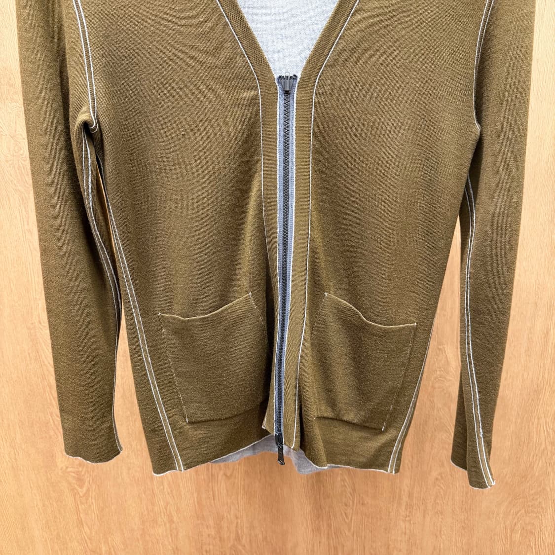 조셉 리버시블 니트 집업 가디건 배색 스티치 라인 디테일 카키 그레이 상품이미지5