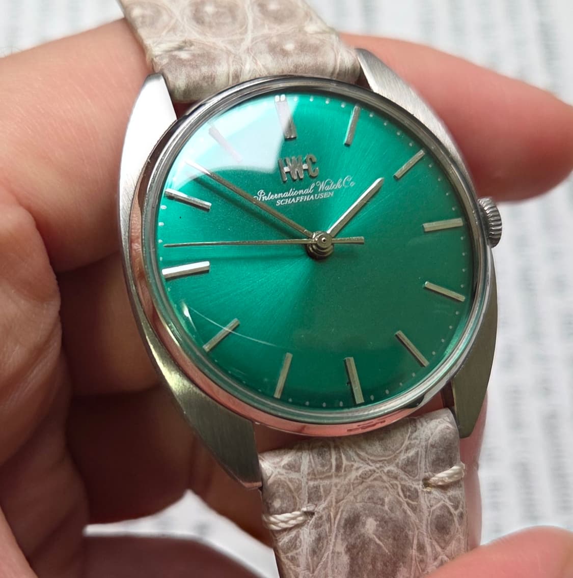 빈티지 IWC 샤프하우젠 에메랄드그린 슬림 수동 메커니컬 드레스워치
 상품이미지4