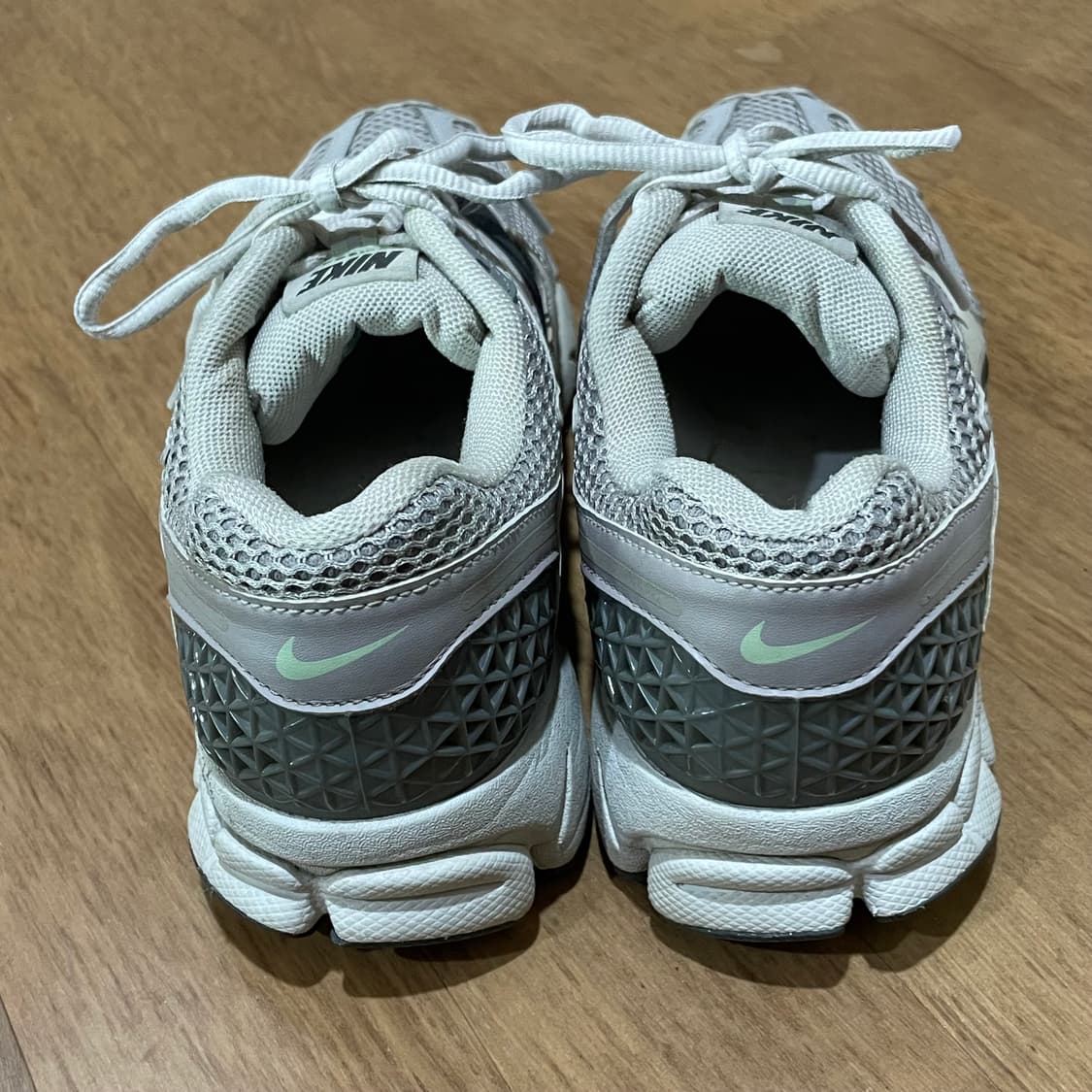 나이키 줌 보메로 5 코블스톤 앤 플랫 퓨터 275 상품이미지4