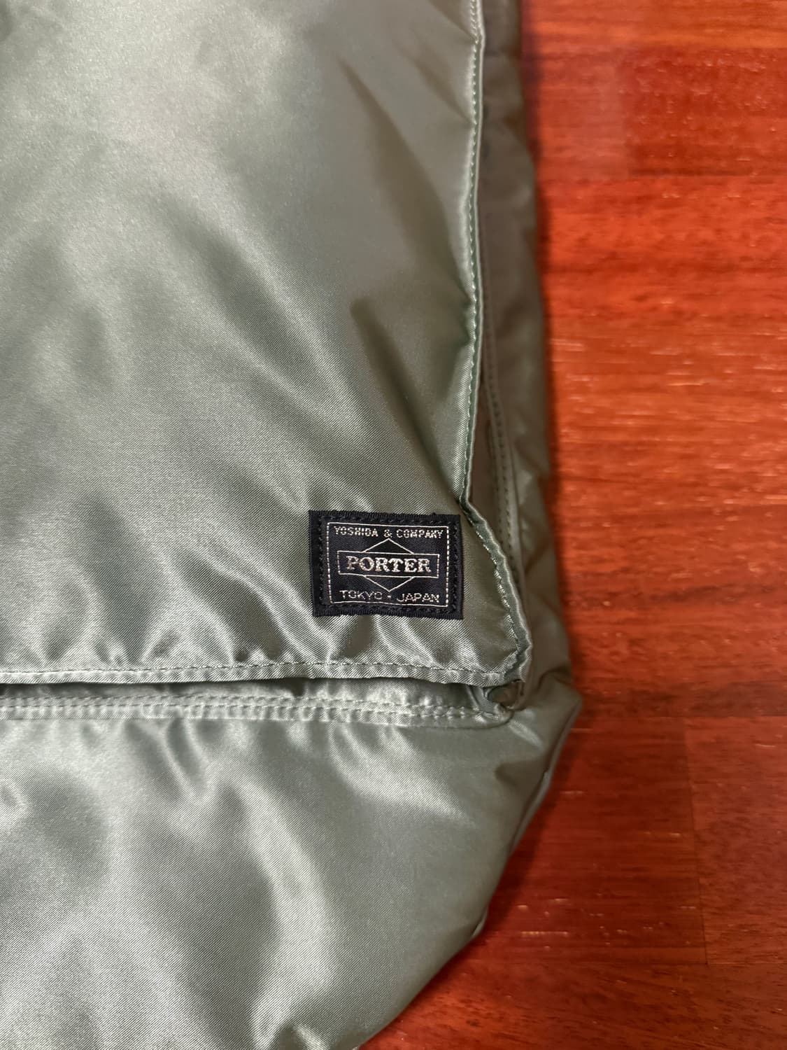 요시다포터 헬맷백 구형 세이지 색상 판매(상태극상) 상품이미지3