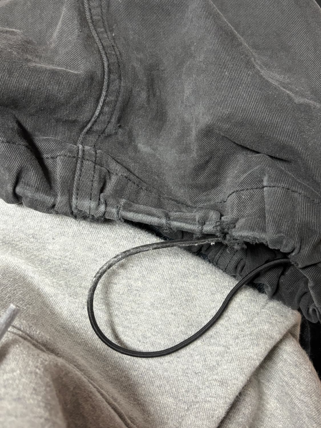 아캄 Knee Pin-tuck Contrast Cargo Pants 상품이미지5