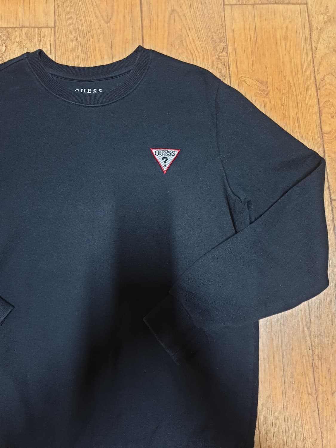1037 게스 라운드 긴팔티 95 사이즈입니다 상품이미지3