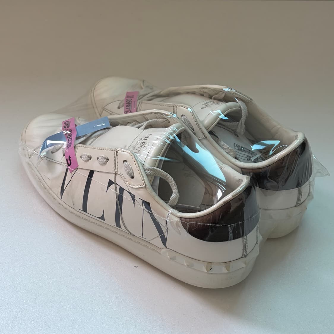 발렌티노 가라바니 락스터드 스니커즈 상품이미지1