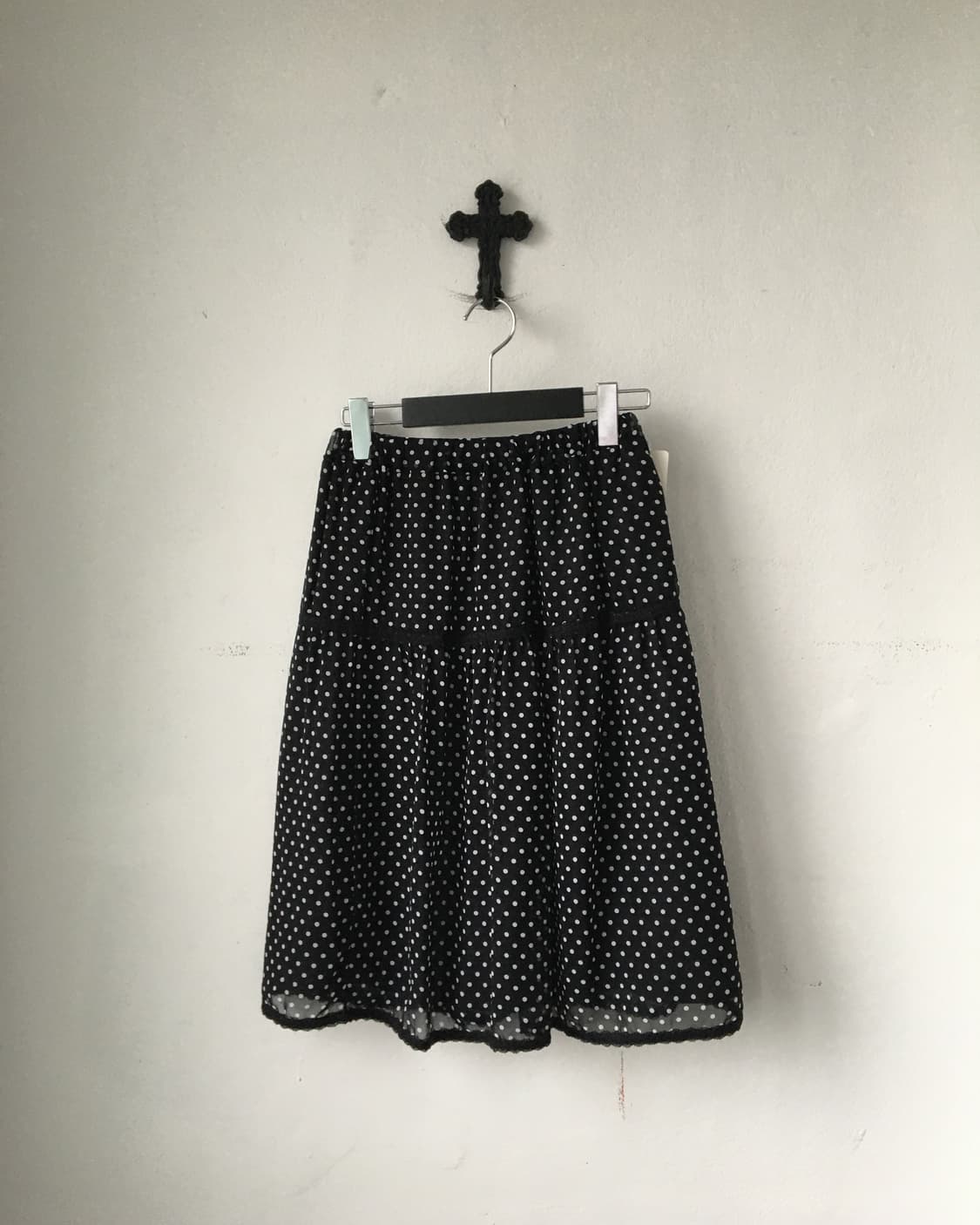 Crochet trimming dot pattern midi skirt 상품이미지1